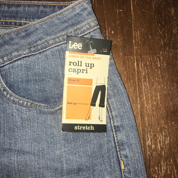 Lee Roll Up Capri Jeans - Picture 7 of 8